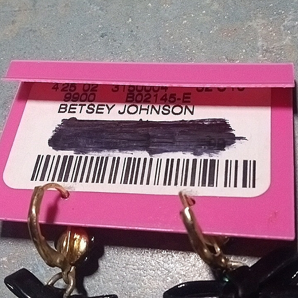 New Vintage! BETSEY JOHNSON First Date Black Rose & Pearl Leverback Earrings. - Picture 7 of 7